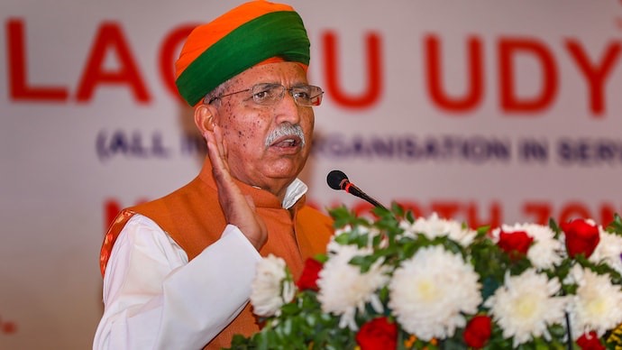 Shri Arjun Ram Meghwal delivering an address from a podium at a public function.