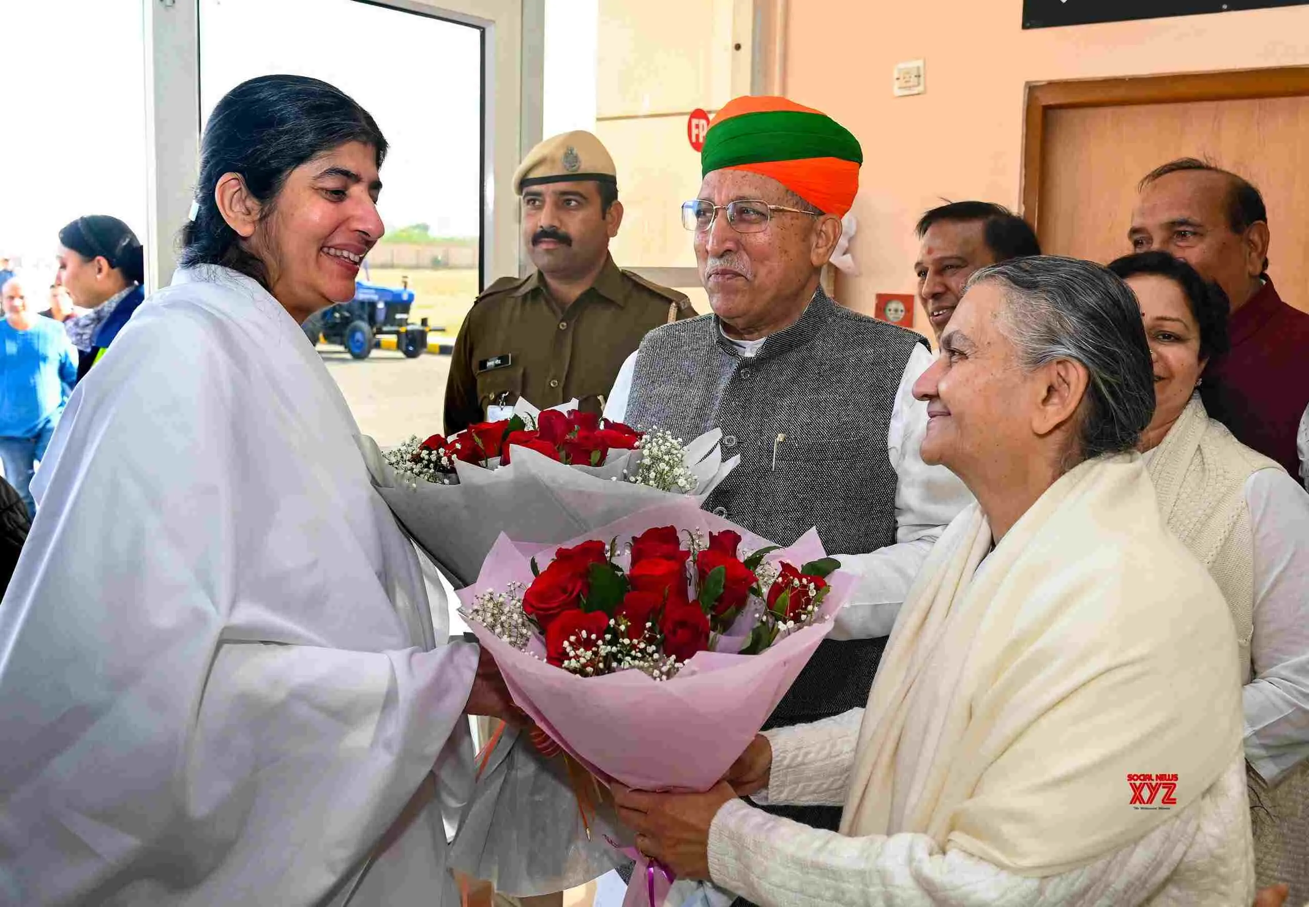 Shri Arjun Ram Meghwal at a public programme with local participants.